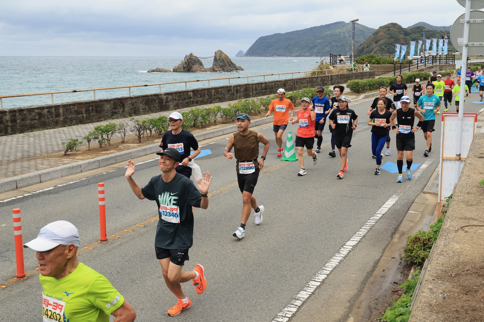 二見ヶ浦を走る